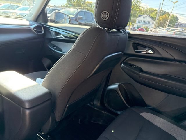 Used 2024 Chevrolet TrailBlazer LT w/ LT Cold Weather Package AWD/4WD image 16