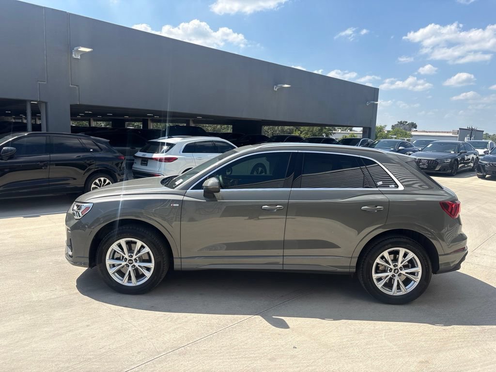 Certified 2025 Audi Q3 2.0T Premium w/ Convenience Package AWD/4WD image 9