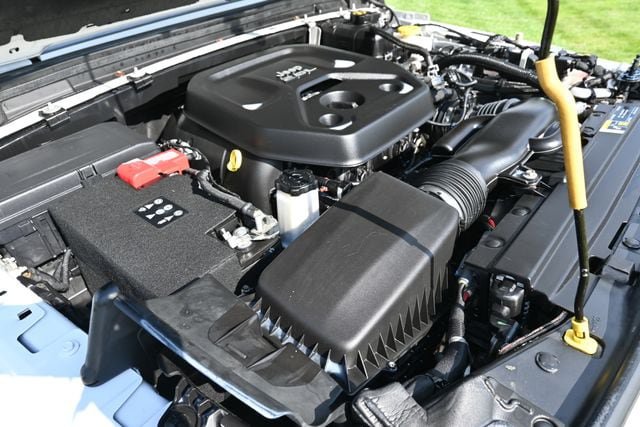 Used 2019 Jeep Wrangler Unlimited Sahara AWD/4WD image 14