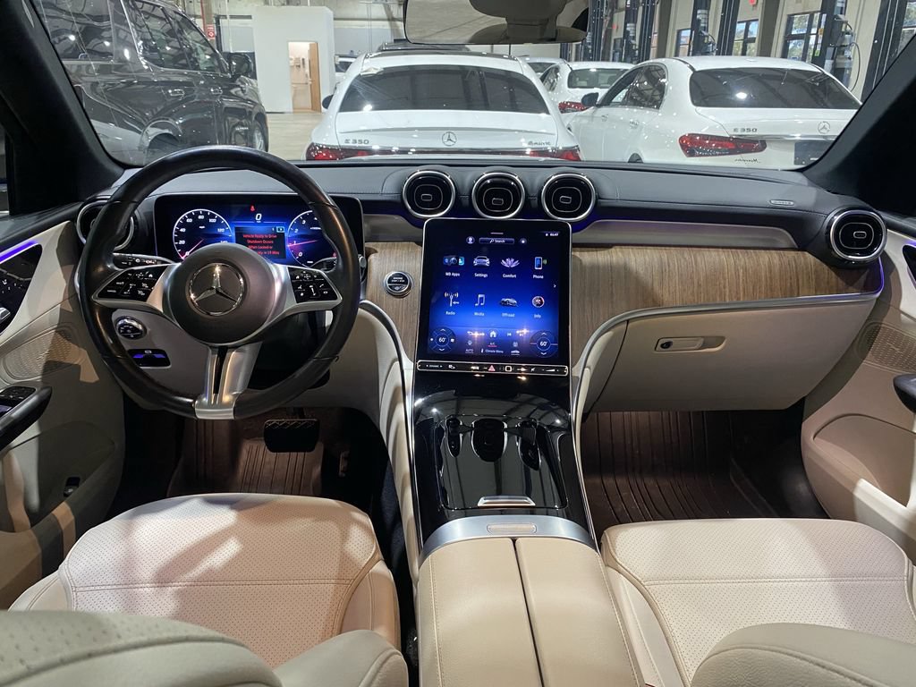 Used 2024 Mercedes-Benz GLC 300 4MATIC image 2