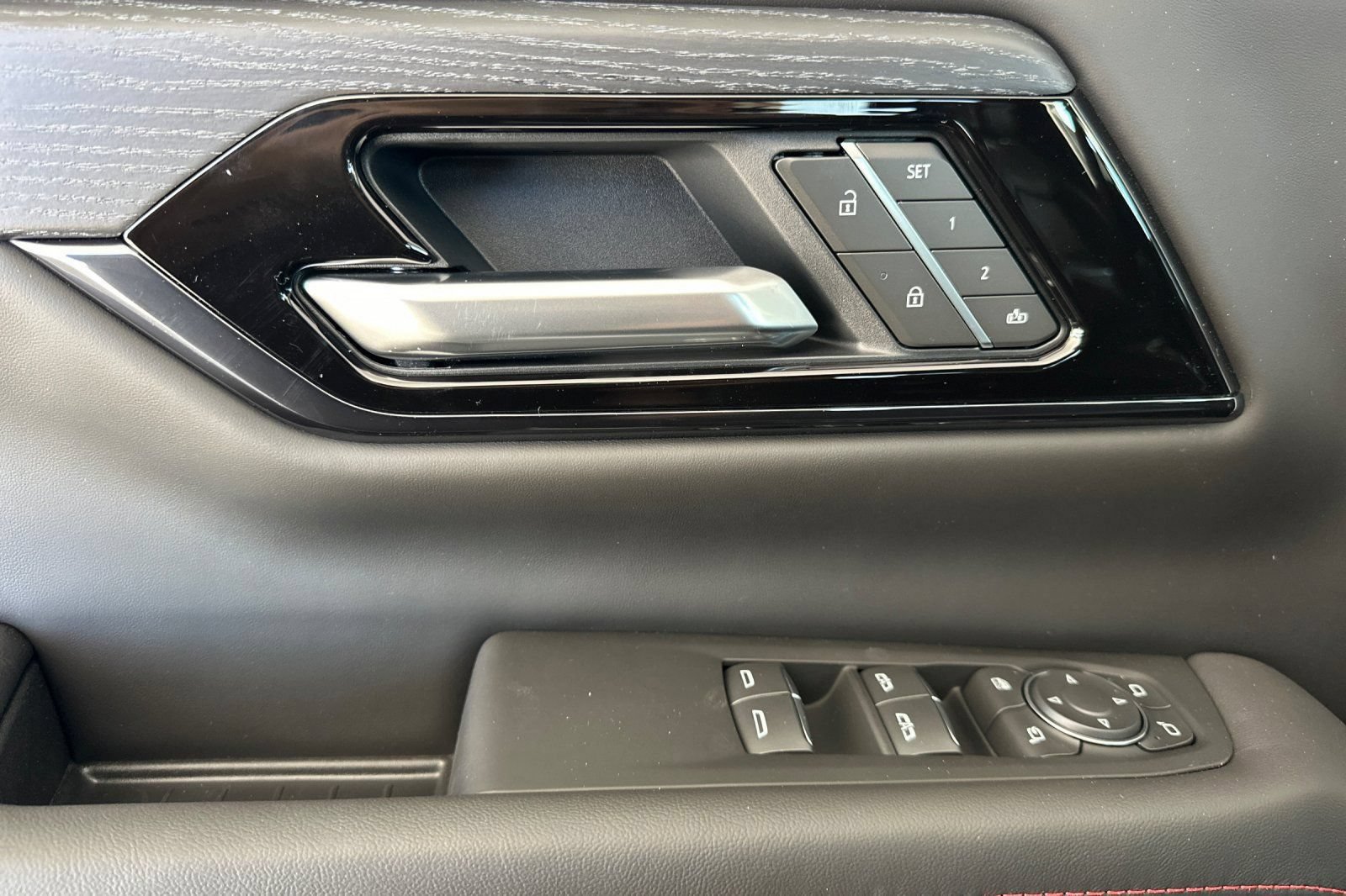 New 2026 GMC Yukon XL AT4 Ultimate AWD/4WD image 12
