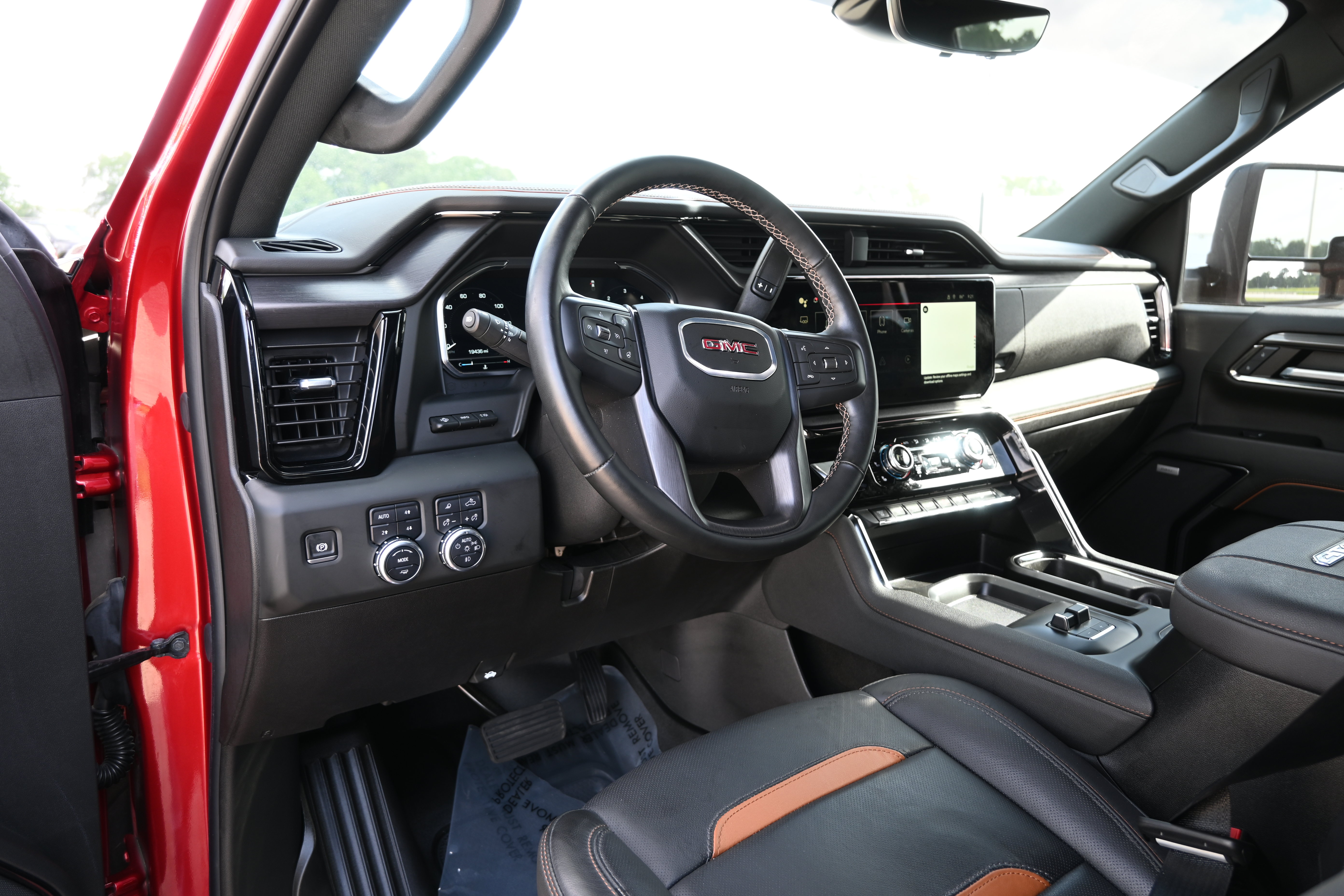 Used 2024 GMC Sierra 2500 AT4 w/ AT4 Premium Plus Package AWD/4WD image 14
