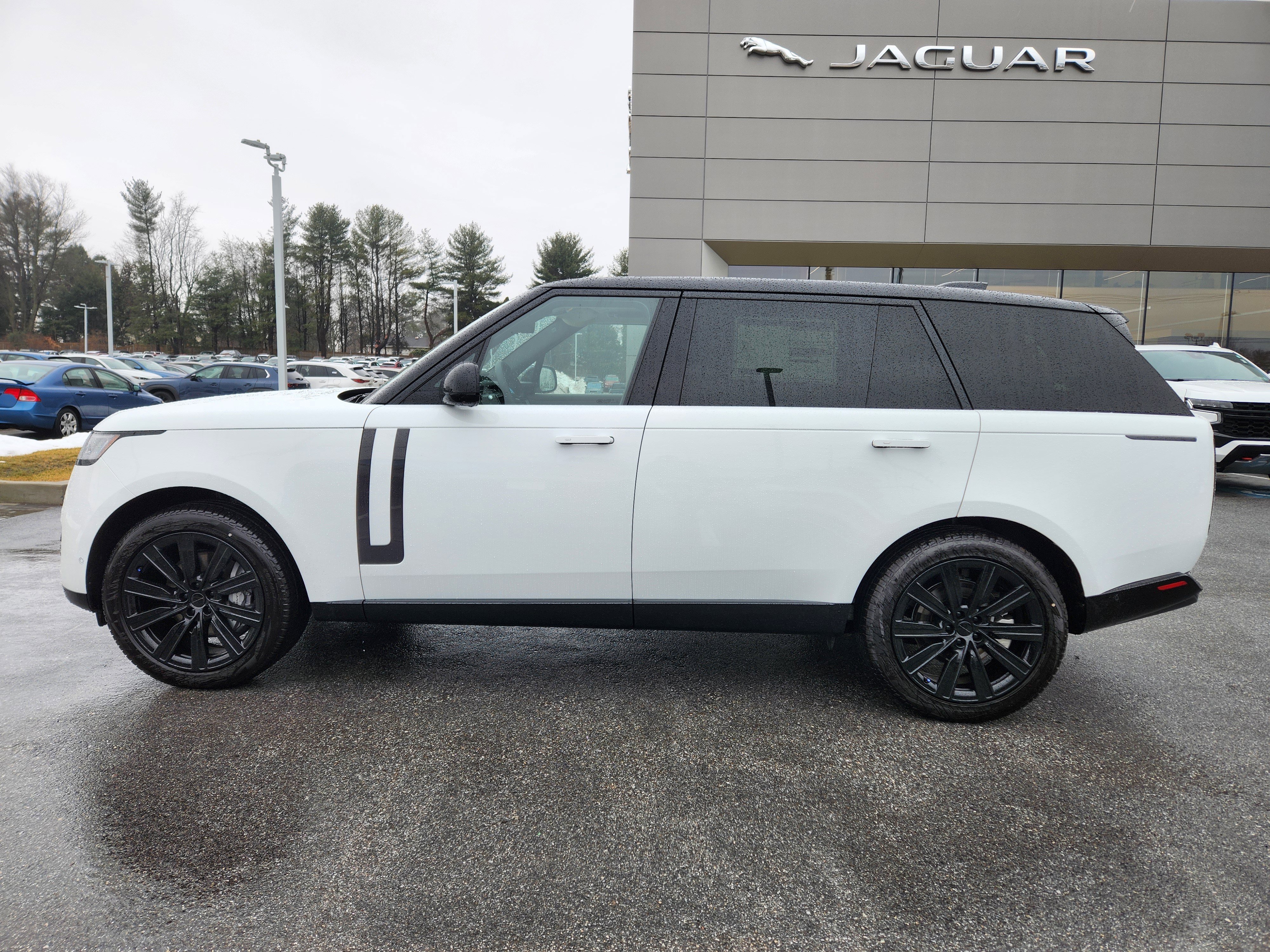 New 2026 Land Rover Range Rover Long Wheelbase SE image 5