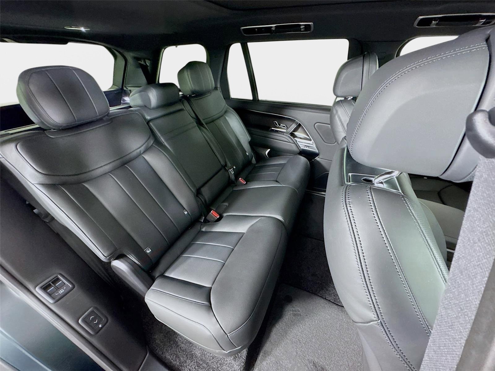 New 2026 Land Rover Range Rover Long Wheelbase SE AWD/4WD image 29