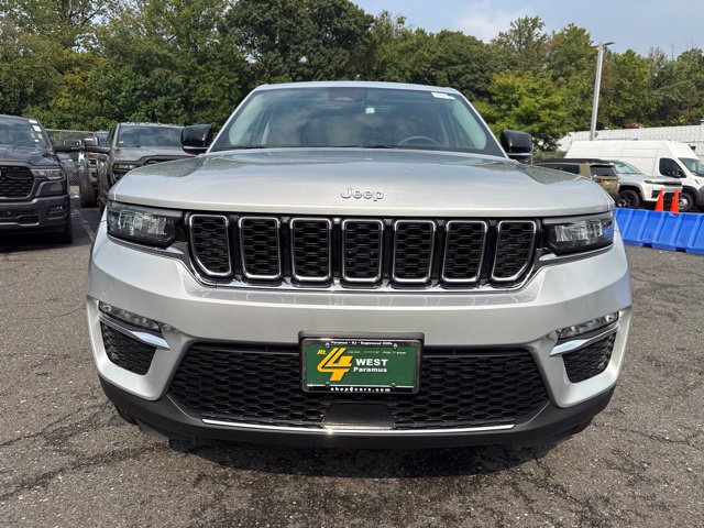 Used 2024 Jeep Grand Cherokee Limited AWD/4WD image 2