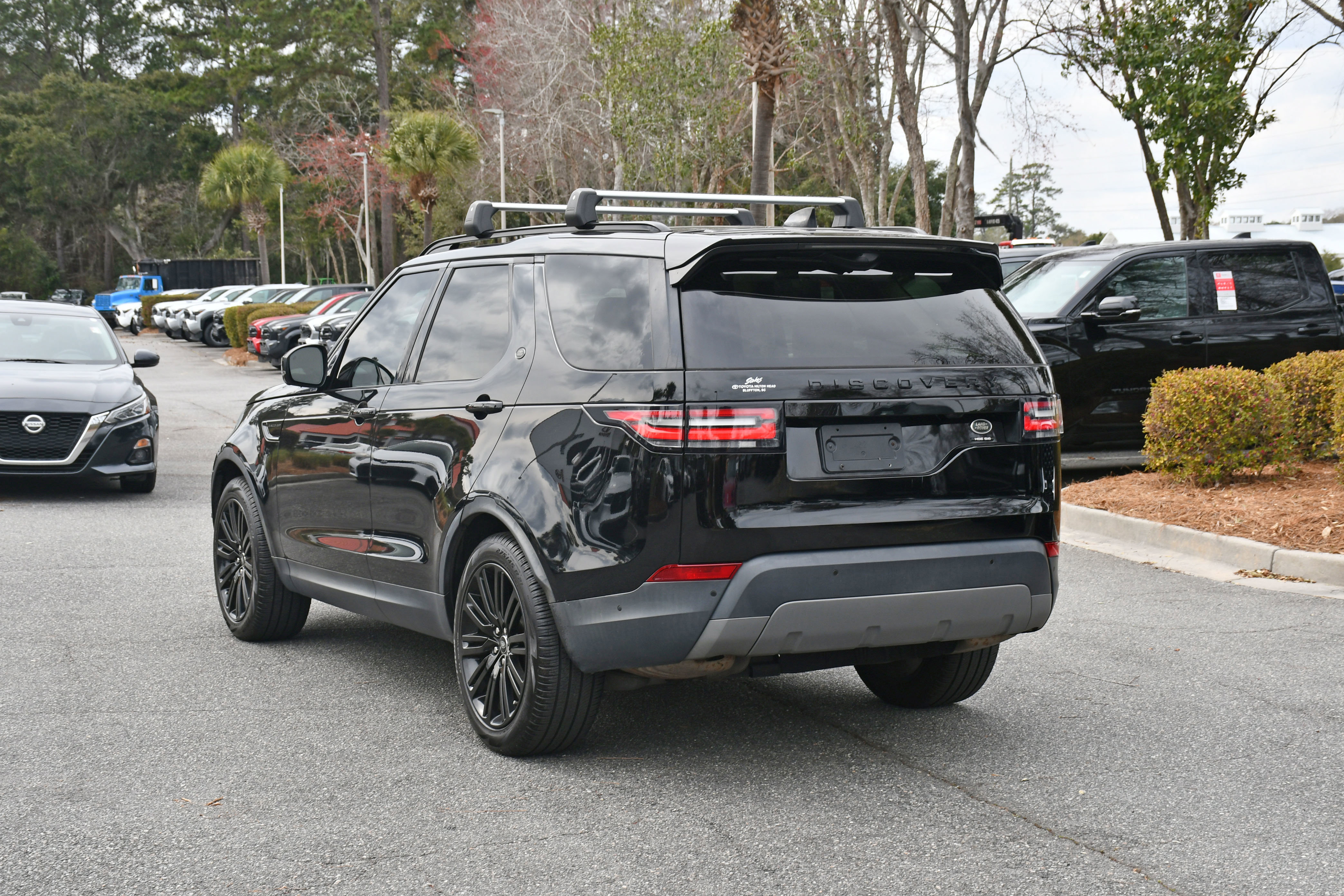Used 2017 Land Rover Discovery HSE Luxury image 3