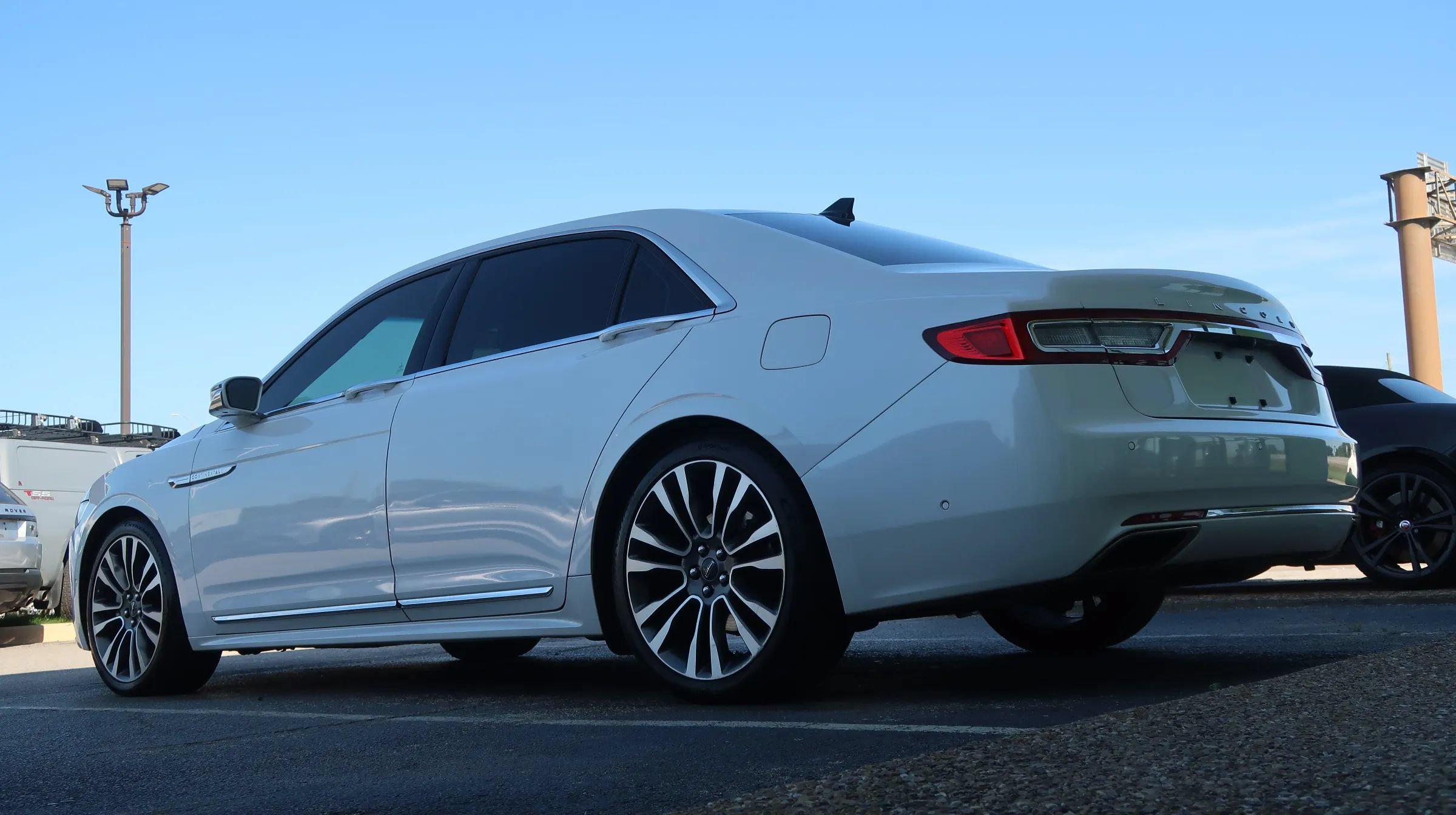 Used 2018 Lincoln Continental Reserve w/ Rear-seat Package FWD image 13