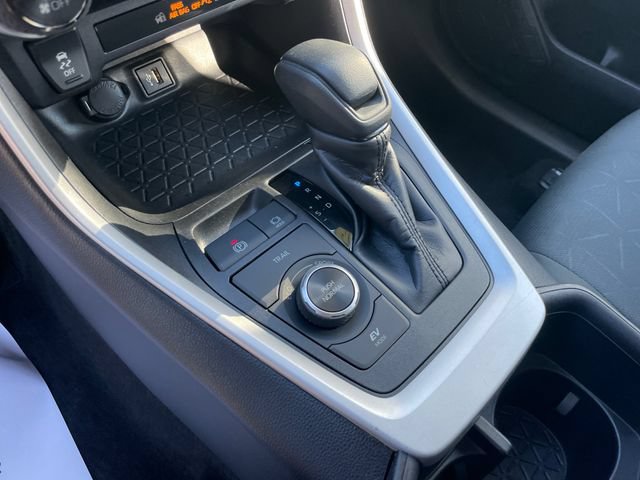 Used 2025 Toyota RAV4 XLE AWD/4WD image 25