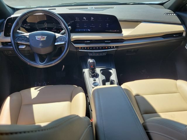 Certified 2024 Cadillac XT4 Luxury w/ Cold Weather Package FWD image 17