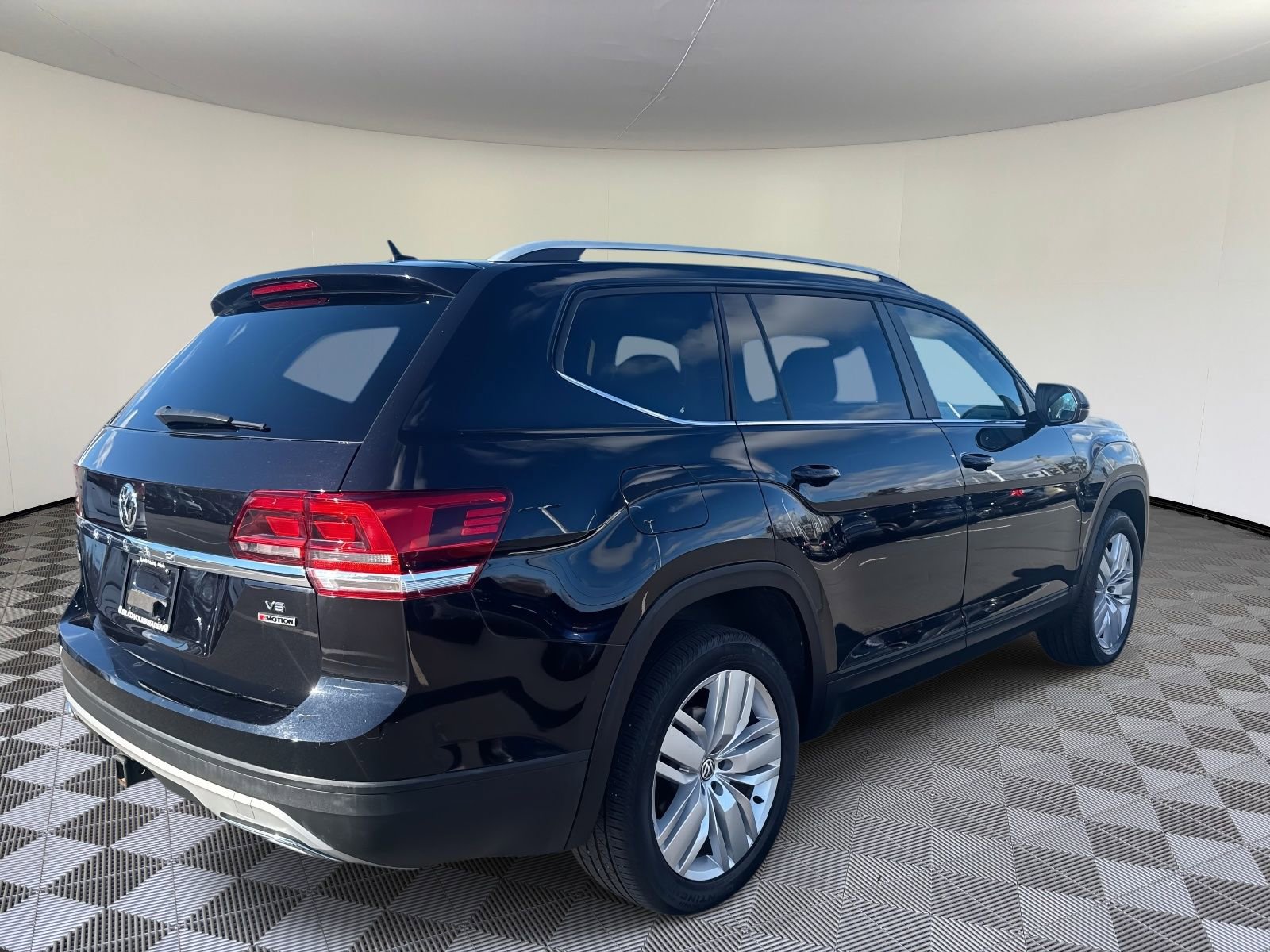 Used 2019 Volkswagen Atlas SE w/ Towing Package image 3