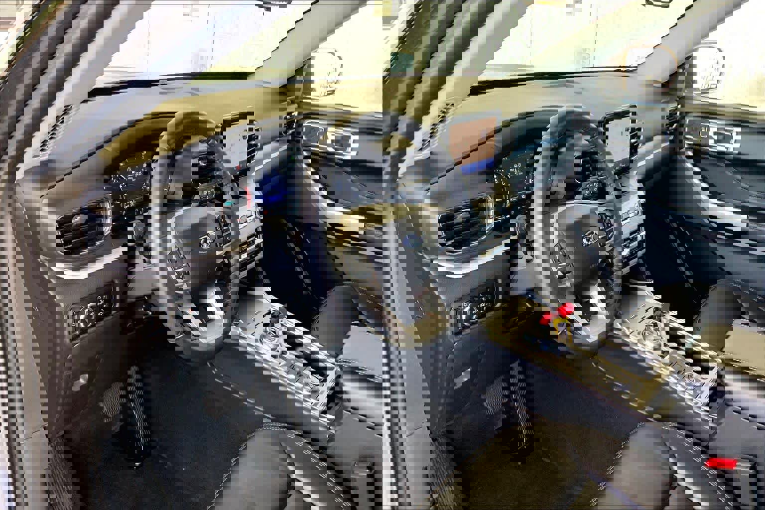 Used 2023 Ford Explorer XLT w/ Equipment Group 202A image 17