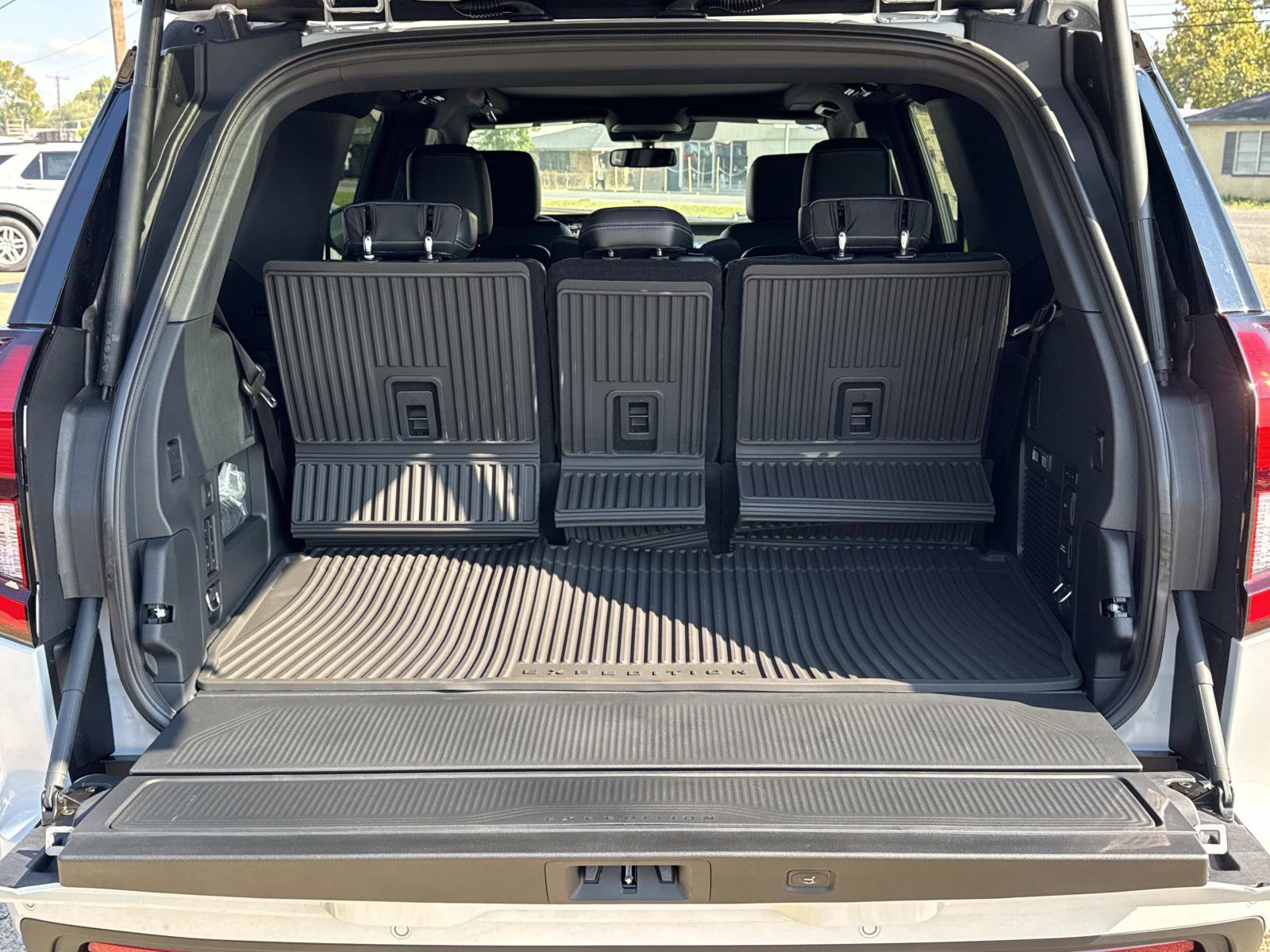New 2025 Ford Expedition Platinum image 6