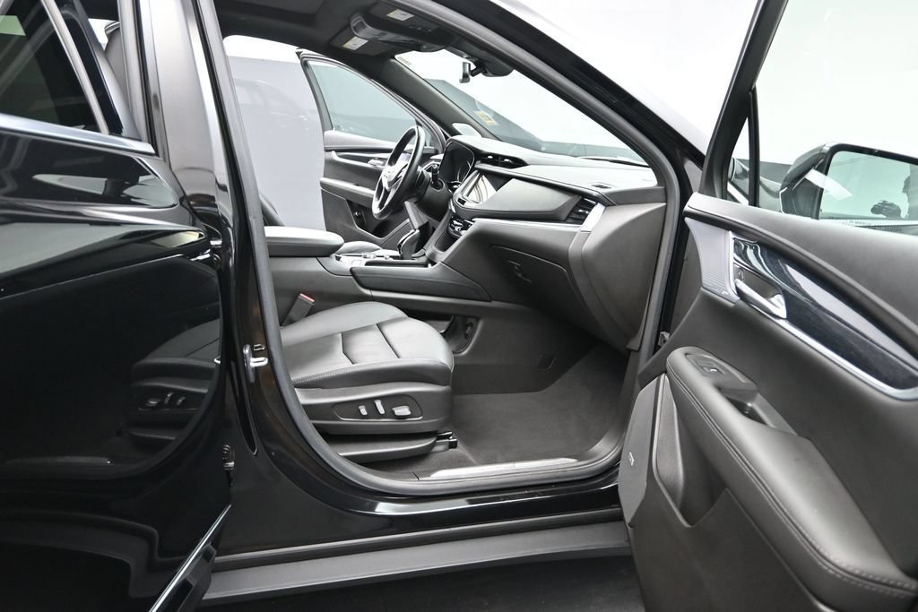 Certified 2024 Cadillac XT5 Premium Luxury AWD/4WD image 16
