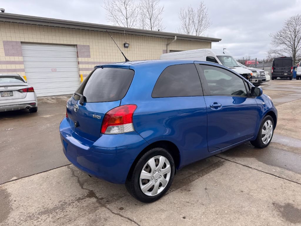 Used 2010 Toyota Yaris 2-Door Hatchback image 5