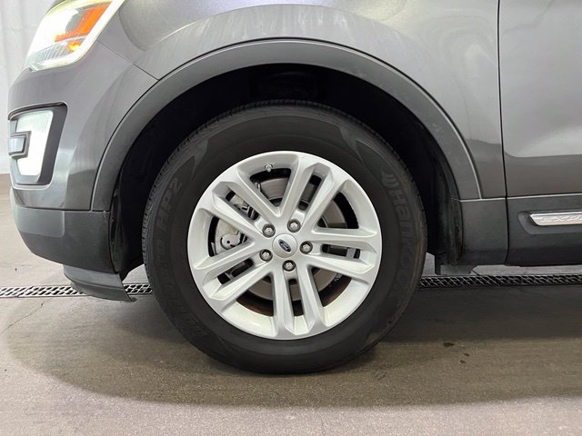 Used 2017 Ford Explorer XLT w/ Equipment Group 202A FWD image 26