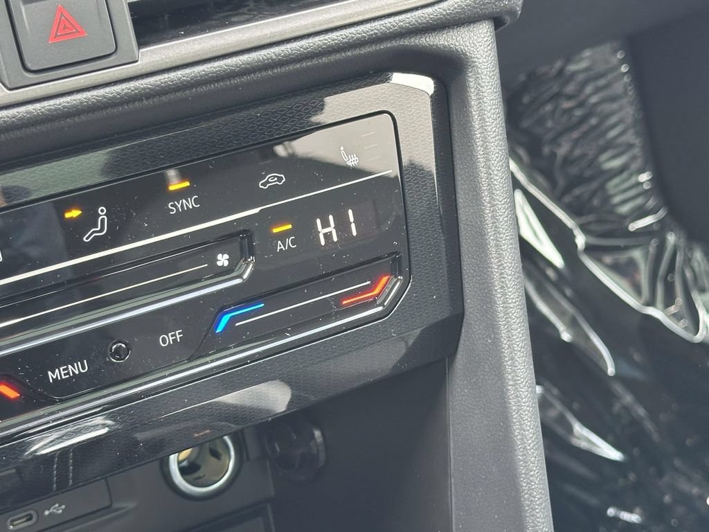 New 2025 Volkswagen Taos SE FWD image 21