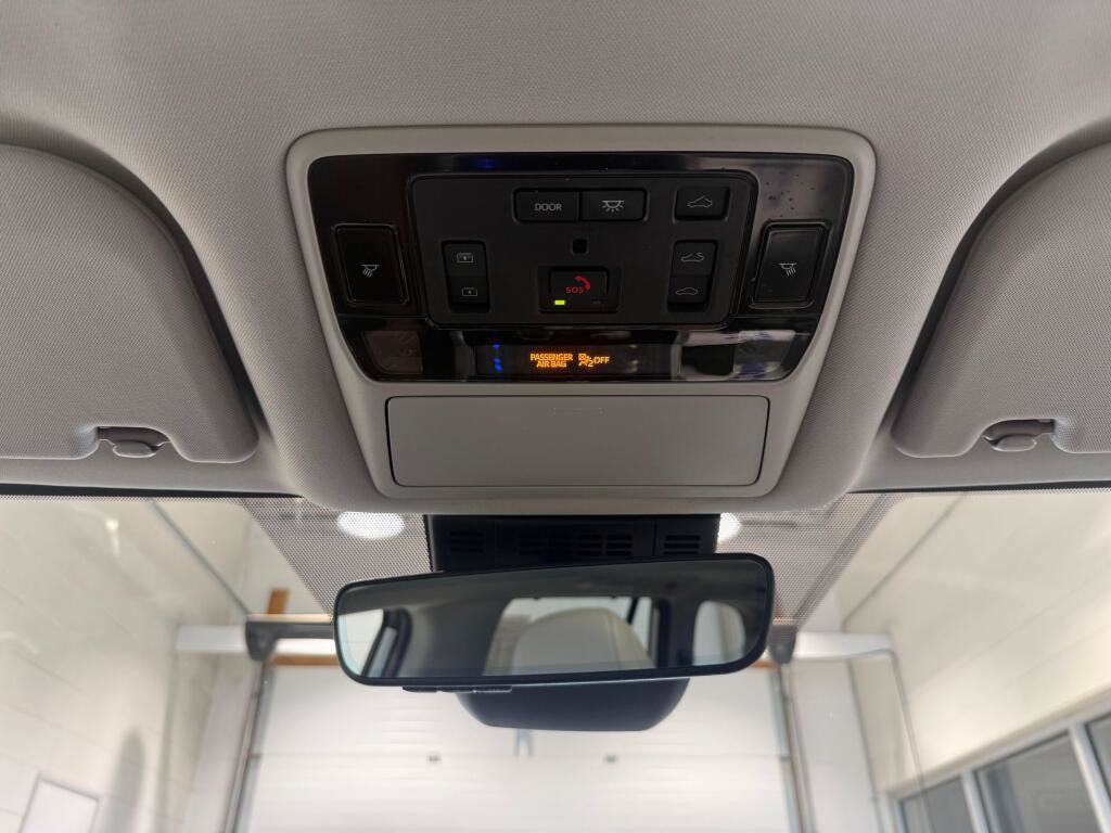 Used 2025 Toyota Grand Highlander AWD Hybrid image 29