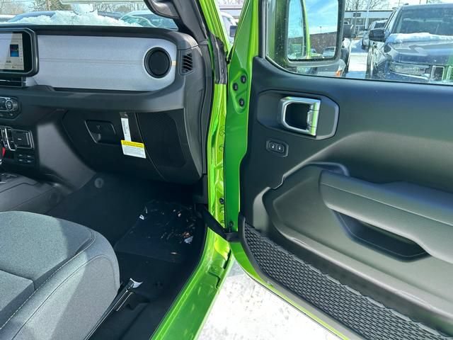 New 2025 Jeep Gladiator Sport AWD/4WD image 30