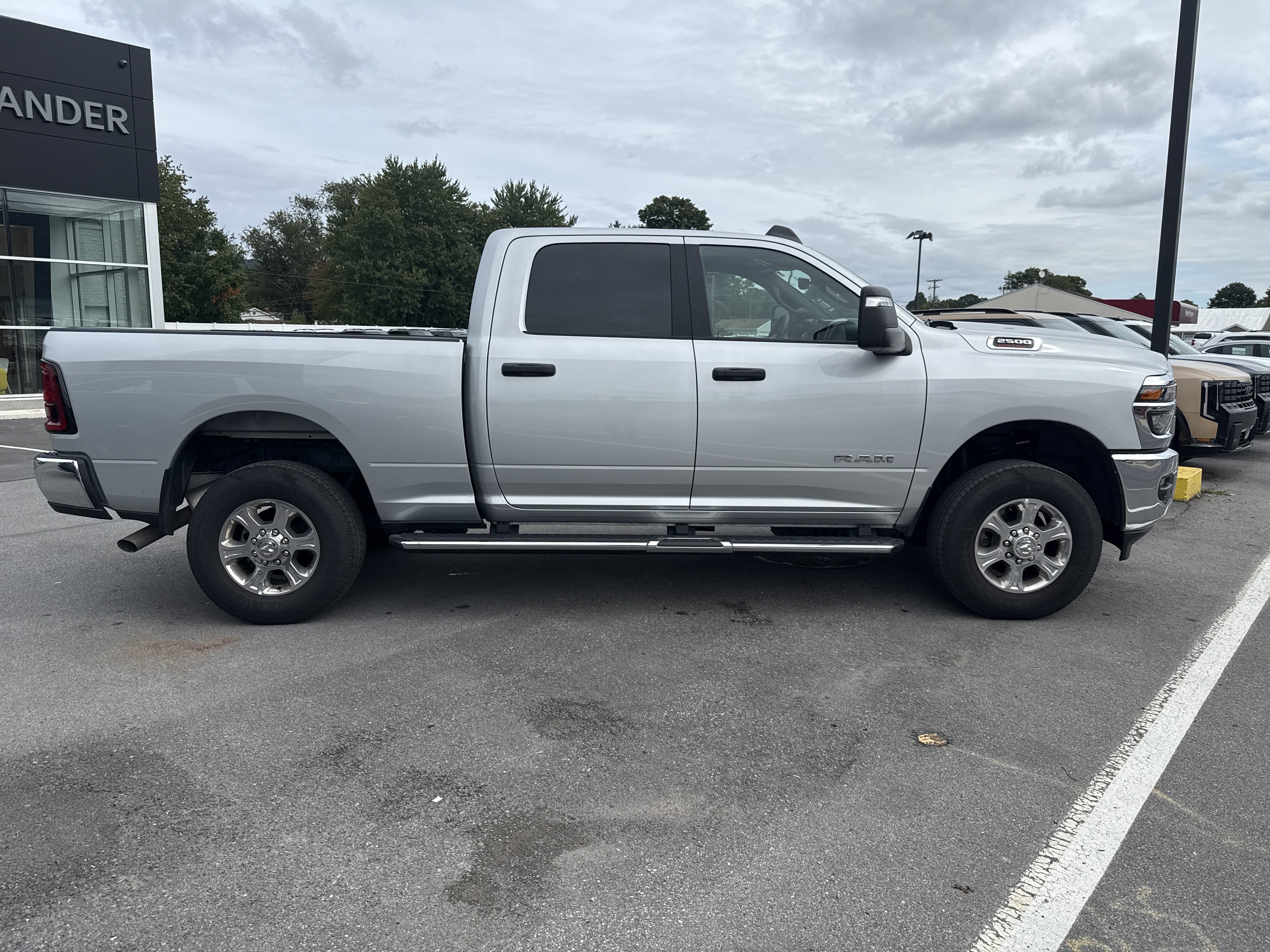 Used 2026 RAM 2500 Big Horn AWD/4WD image 2