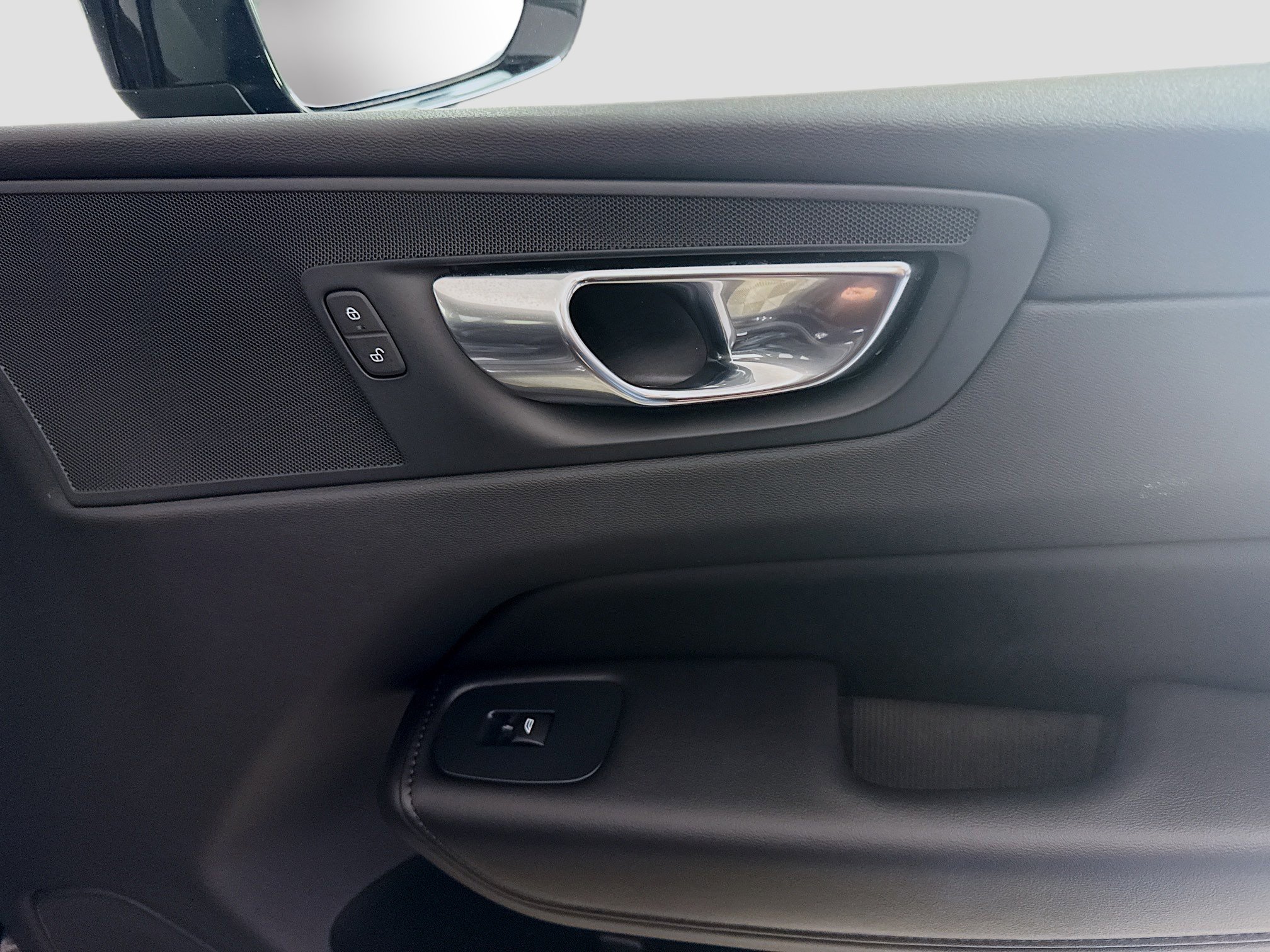 Used 2025 Volvo XC60 B5 Plus image 31