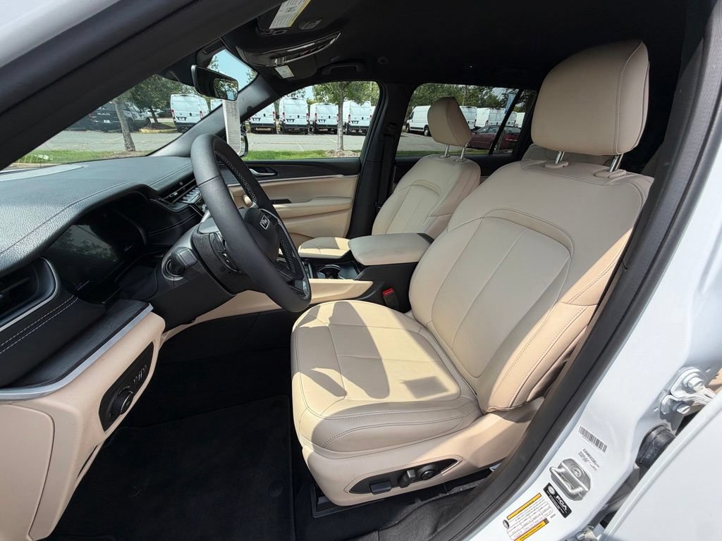Certified 2025 Jeep Grand Cherokee L Limited AWD/4WD image 22