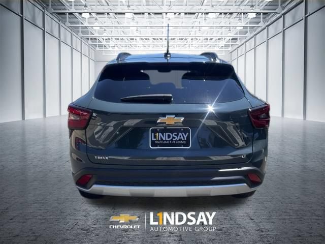 Used 2025 Chevrolet Trax LT FWD image 6