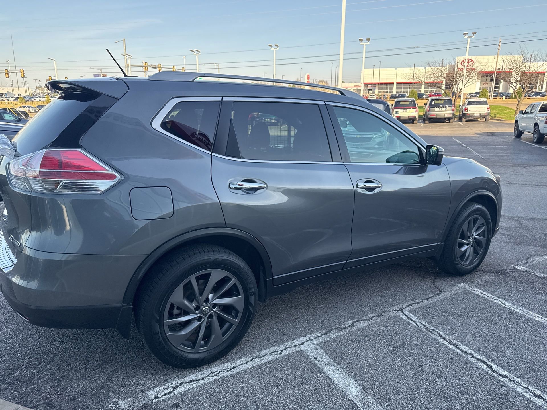 Used 2016 Nissan Rogue SL w/ SL Premium Package image 5