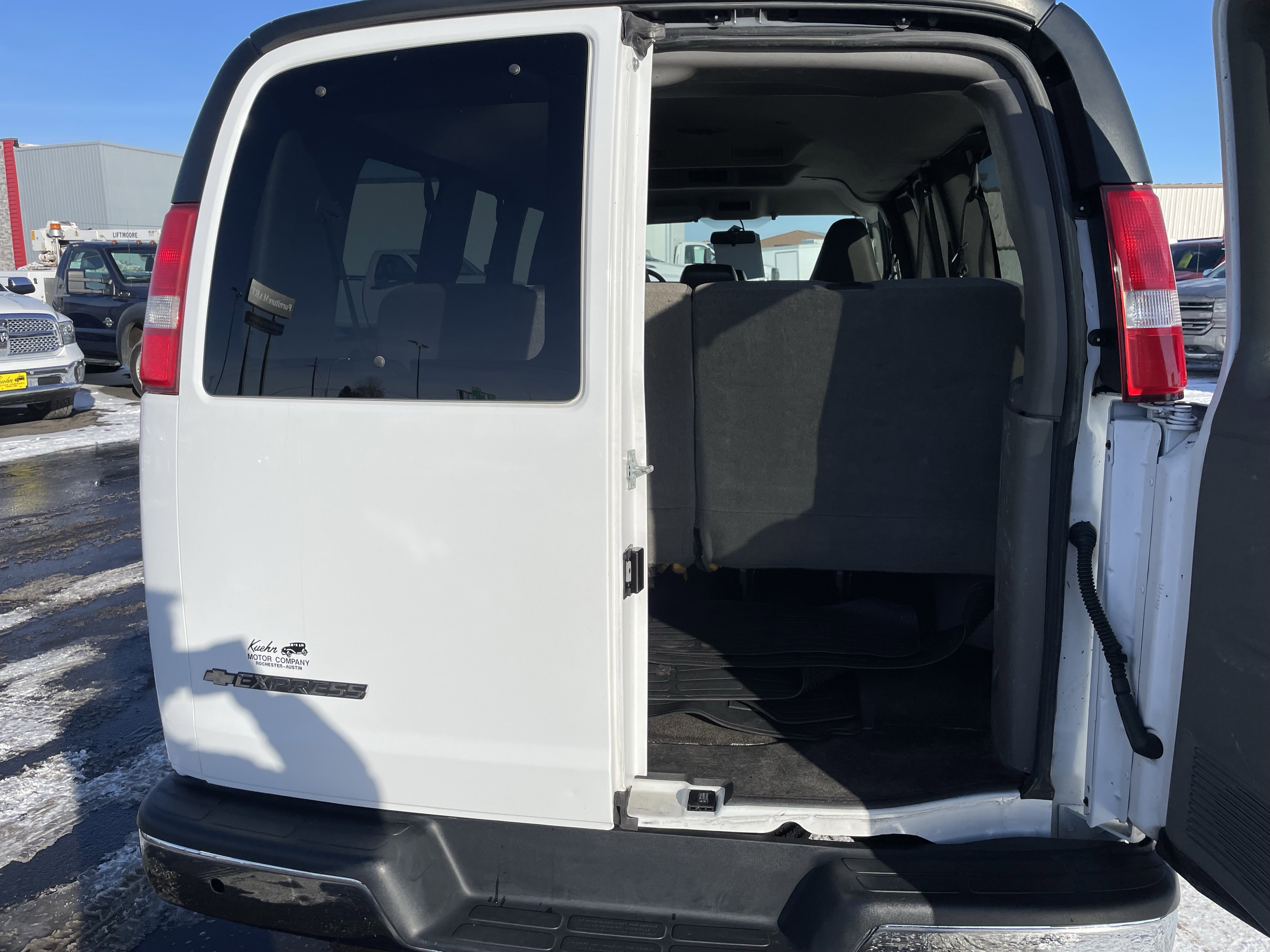 Used 2018 Chevrolet Express 2500 LT w/ LT Preferred Equipment Group image 9