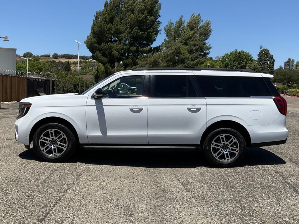 Used 2025 Ford Expedition Max Active AWD/4WD image 3