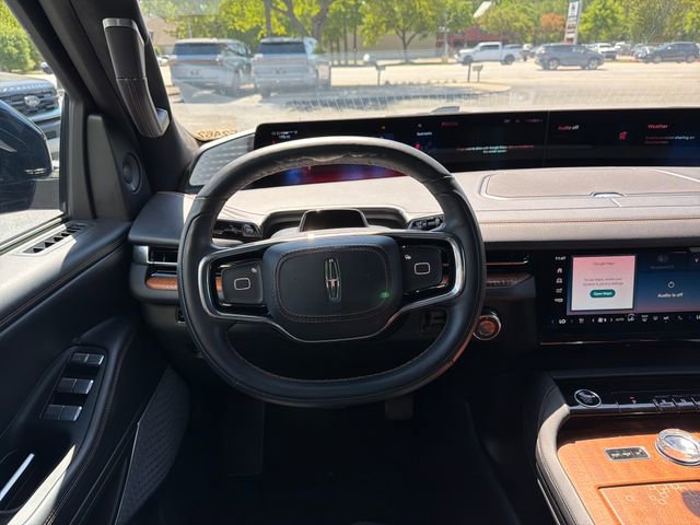 Used 2025 Lincoln Navigator Black Label AWD/4WD image 16