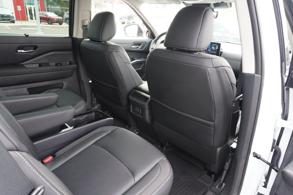 New 2026 Nissan Pathfinder SL w/ SL Premium Package AWD/4WD image 11