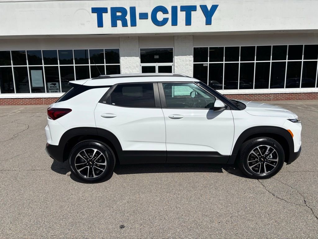 Used 2025 Chevrolet TrailBlazer LT AWD/4WD image 7