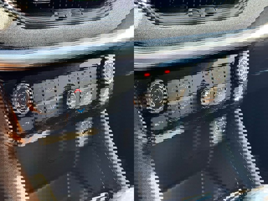 Used 2022 Jeep Compass Latitude image 34