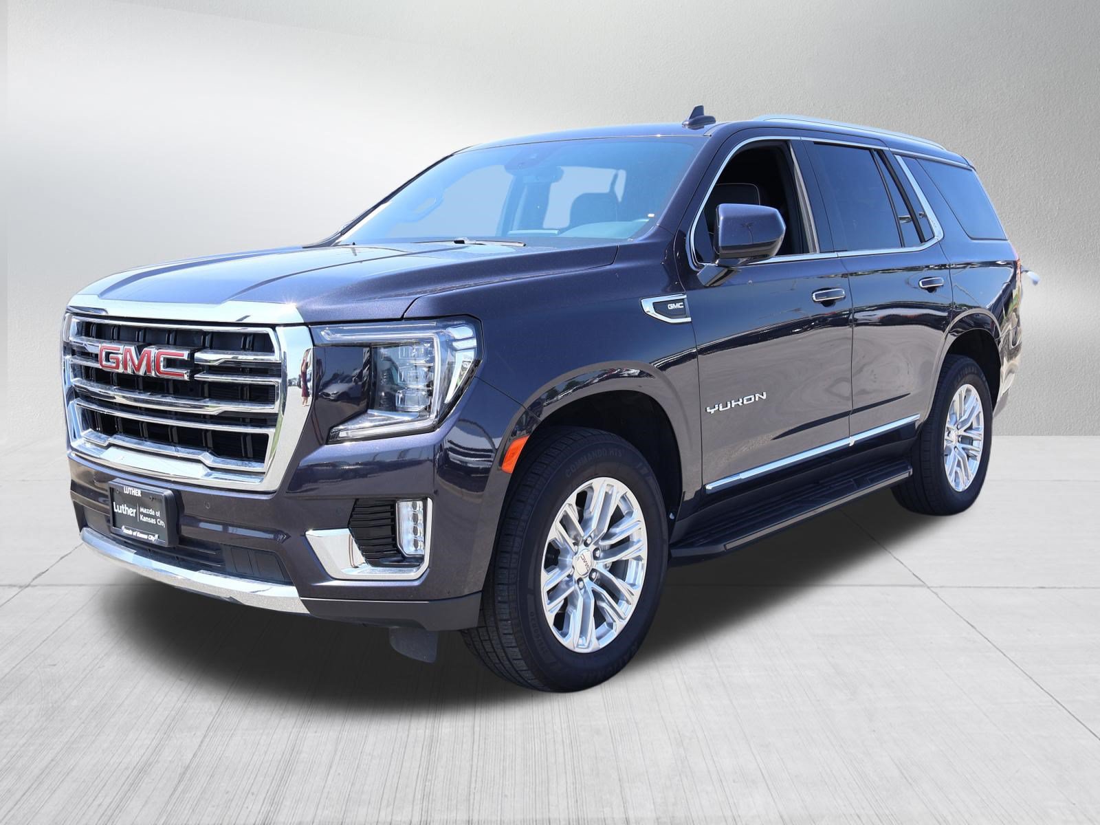 Used 2024 GMC Yukon SLT AWD/4WD image 3