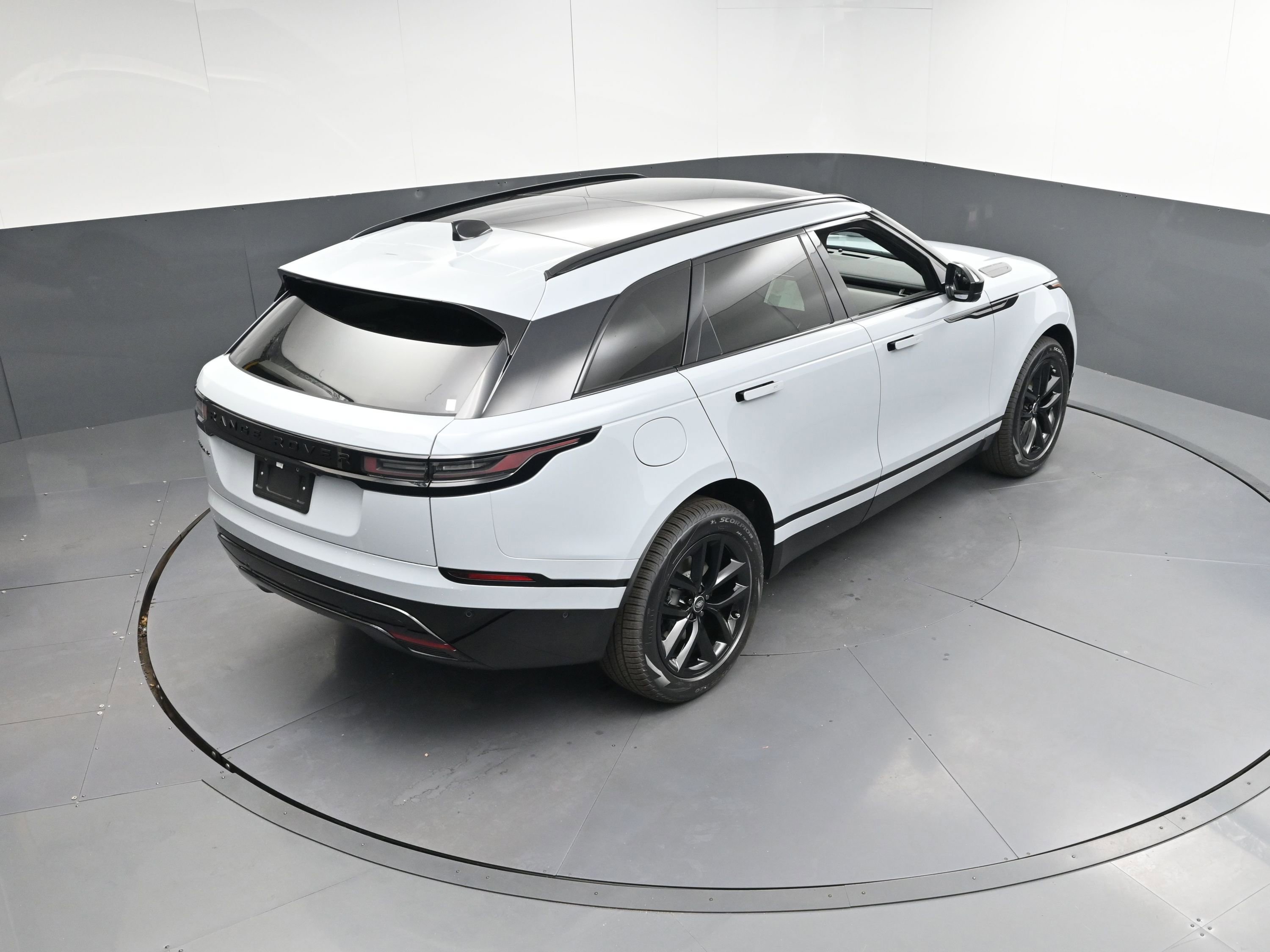 New 2026 Land Rover Range Rover Velar Dynamic SE image 34