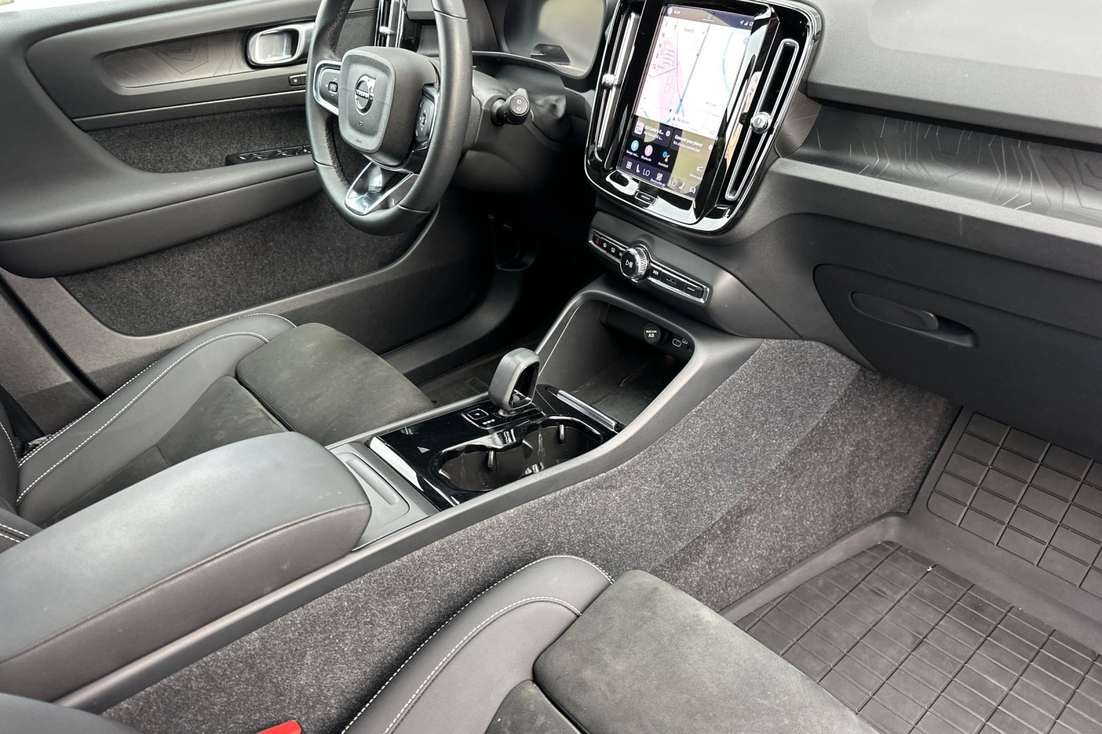 Used 2023 Volvo XC40 Recharge Plus image 17