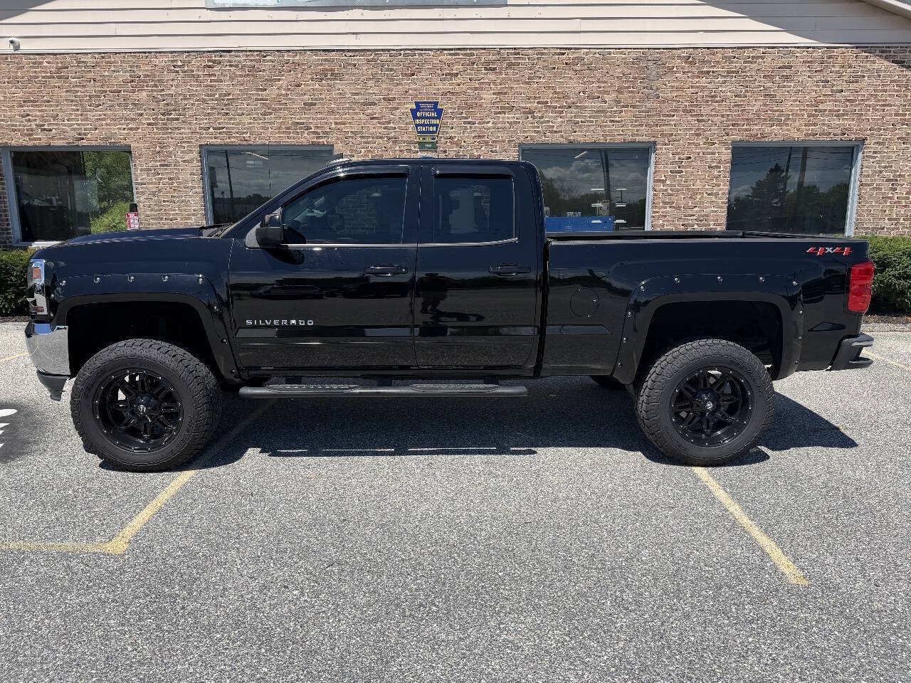 Used 2018 Chevrolet Silverado 1500 LT AWD/4WD image 4