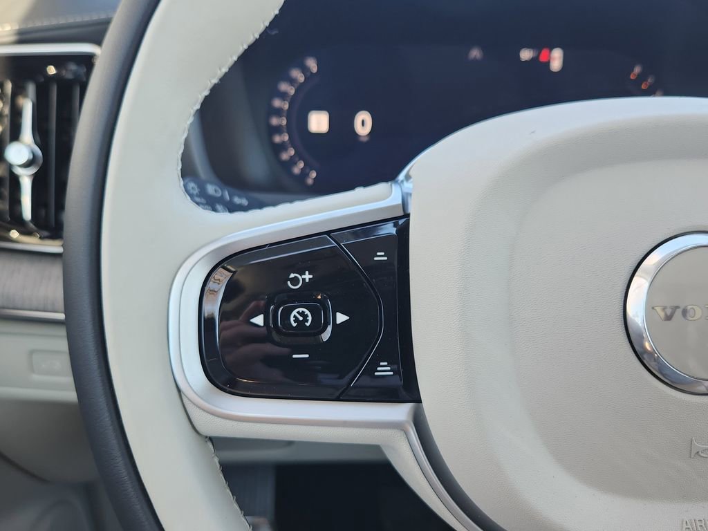 New 2026 Volvo XC90 B6 Ultra w/ Protection Package image 15