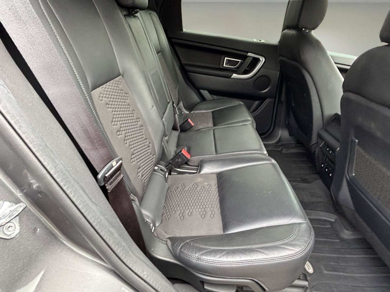 Used 2018 Land Rover Discovery Sport SE AWD/4WD image 16