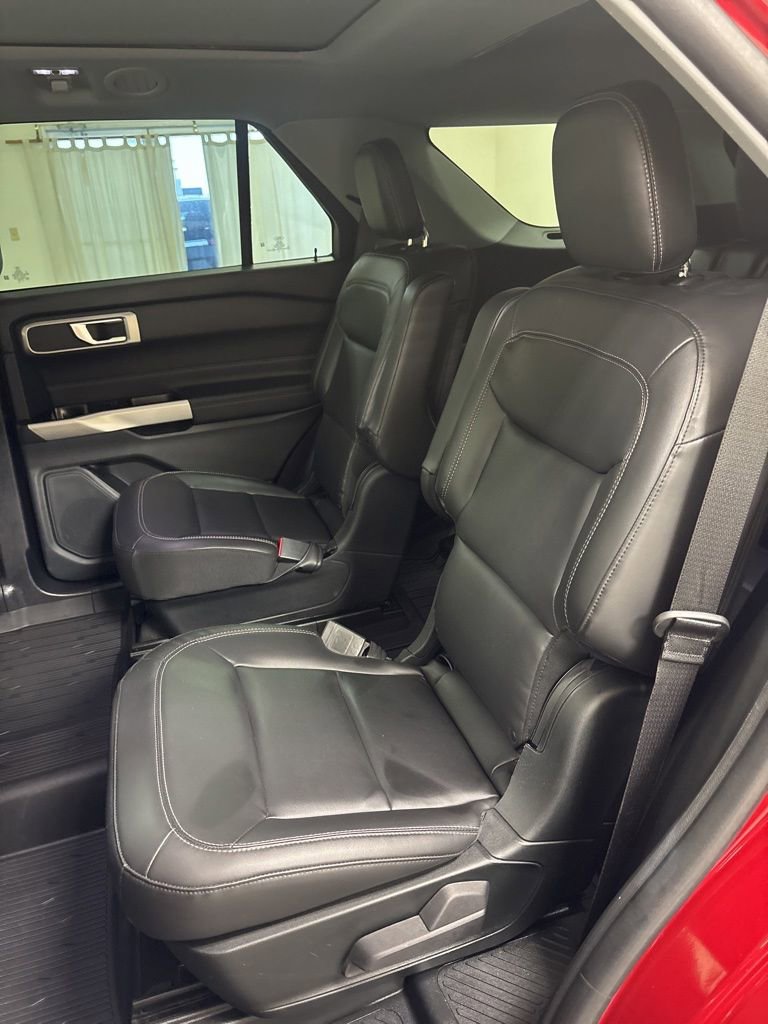 Used 2022 Ford Explorer XLT w/ Equipment Group 202A AWD/4WD image 23