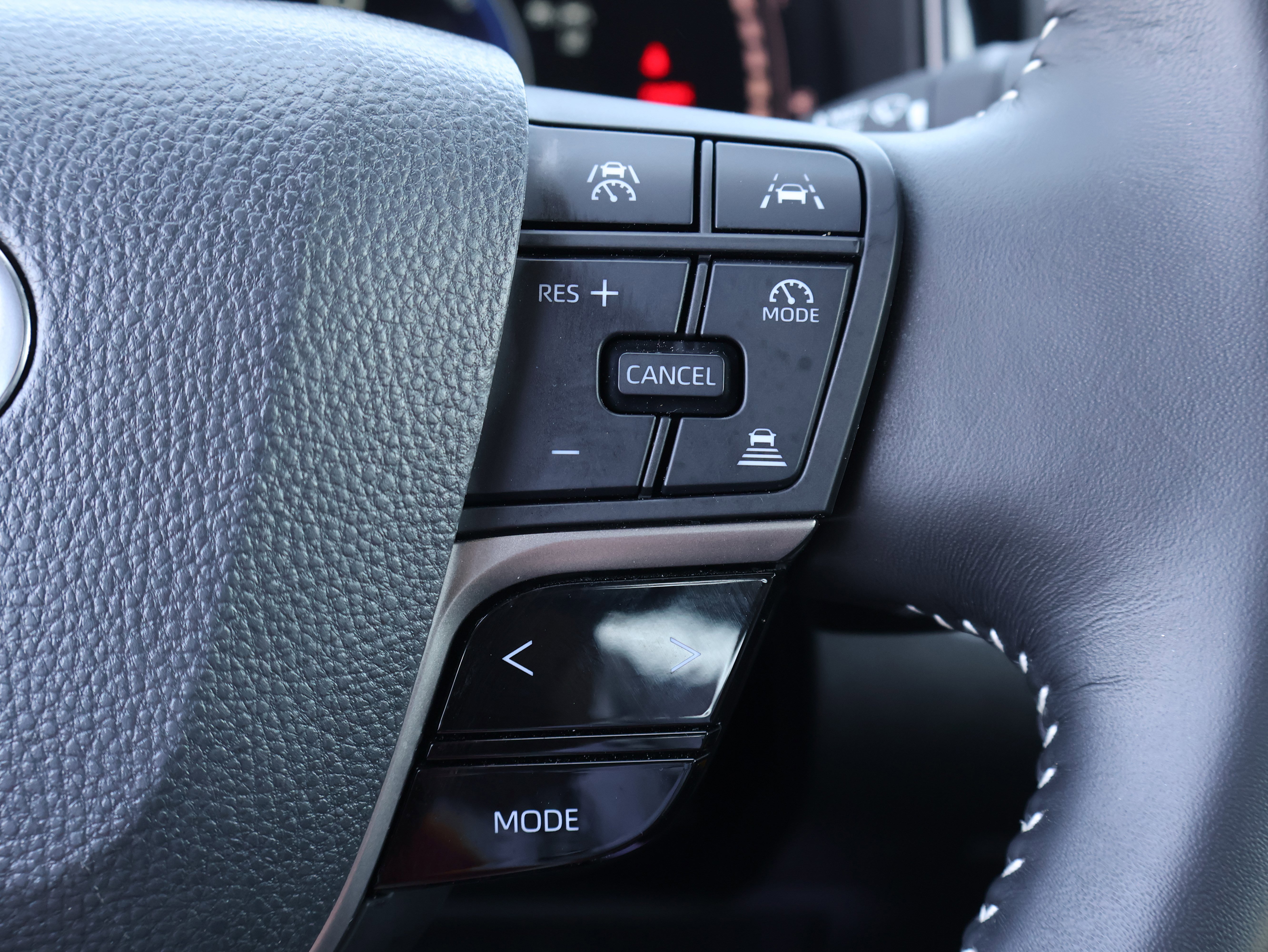 Used 2025 Toyota Camry SE FWD image 31