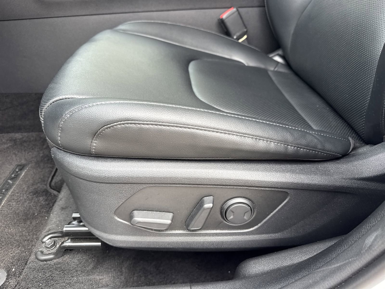 Used 2024 Kia Sportage EX image 19