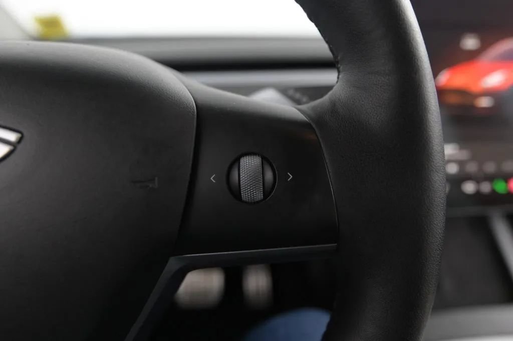 Used 2022 Tesla Model Y Performance AWD/4WD image 24