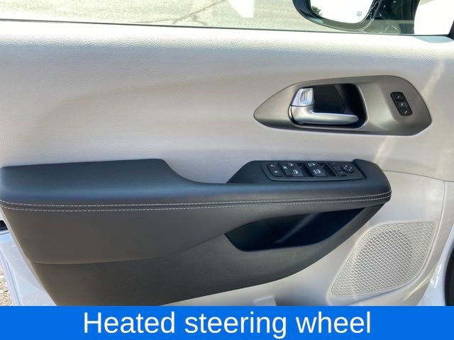 Used 2024 Chrysler Pacifica Touring-L image 16