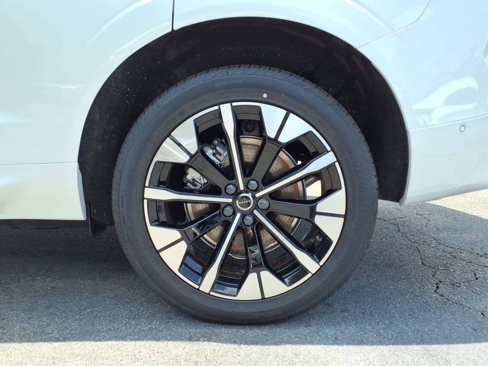 New 2026 Volvo XC60 T8 Plus w/ Climate Package PRO AWD/4WD image 3