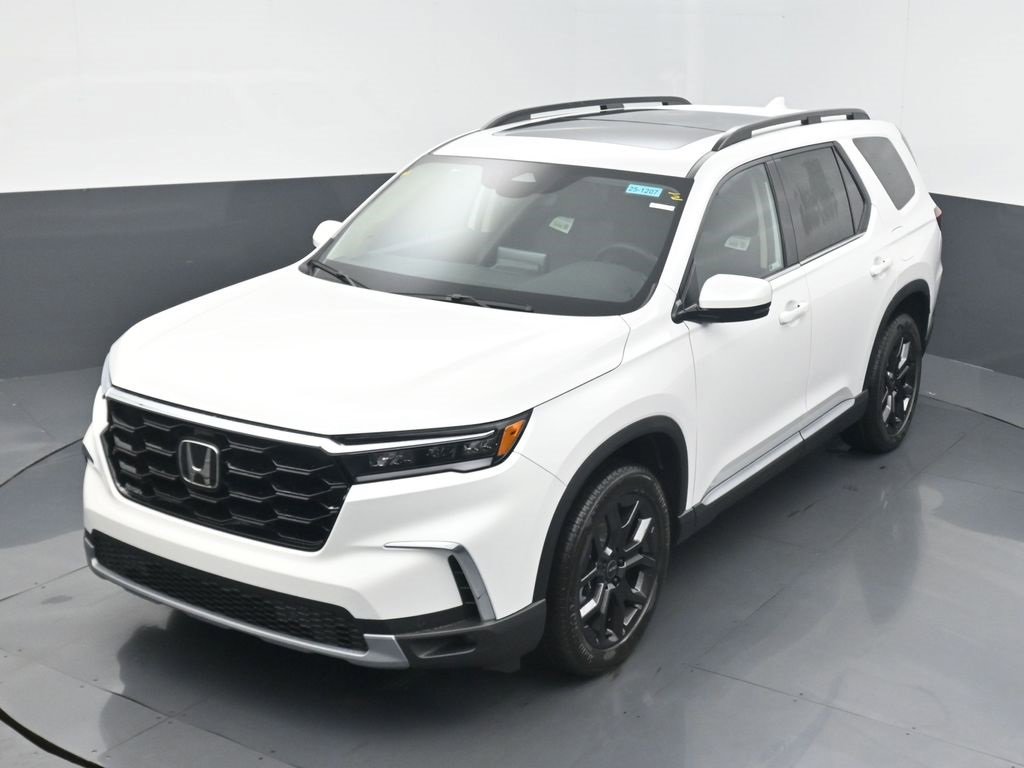 New 2025 Honda Pilot Touring image 9