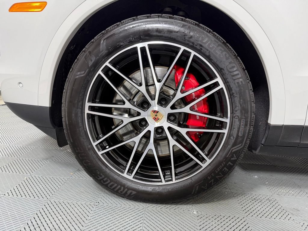 Certified 2025 Porsche Cayenne S AWD/4WD image 11