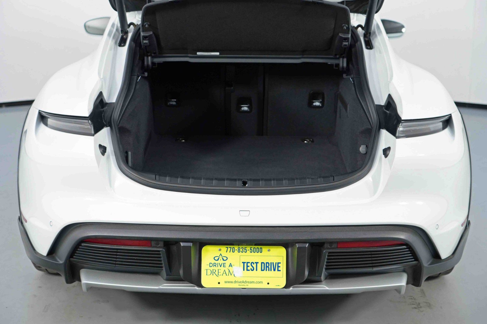 Used 2024 Porsche Taycan 4 Cross Turismo w/ Premium Package AWD/4WD image 10