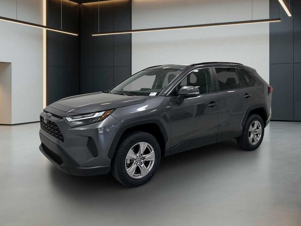 Used 2022 Toyota RAV4 XLE w/ Convenience Package FWD image 1