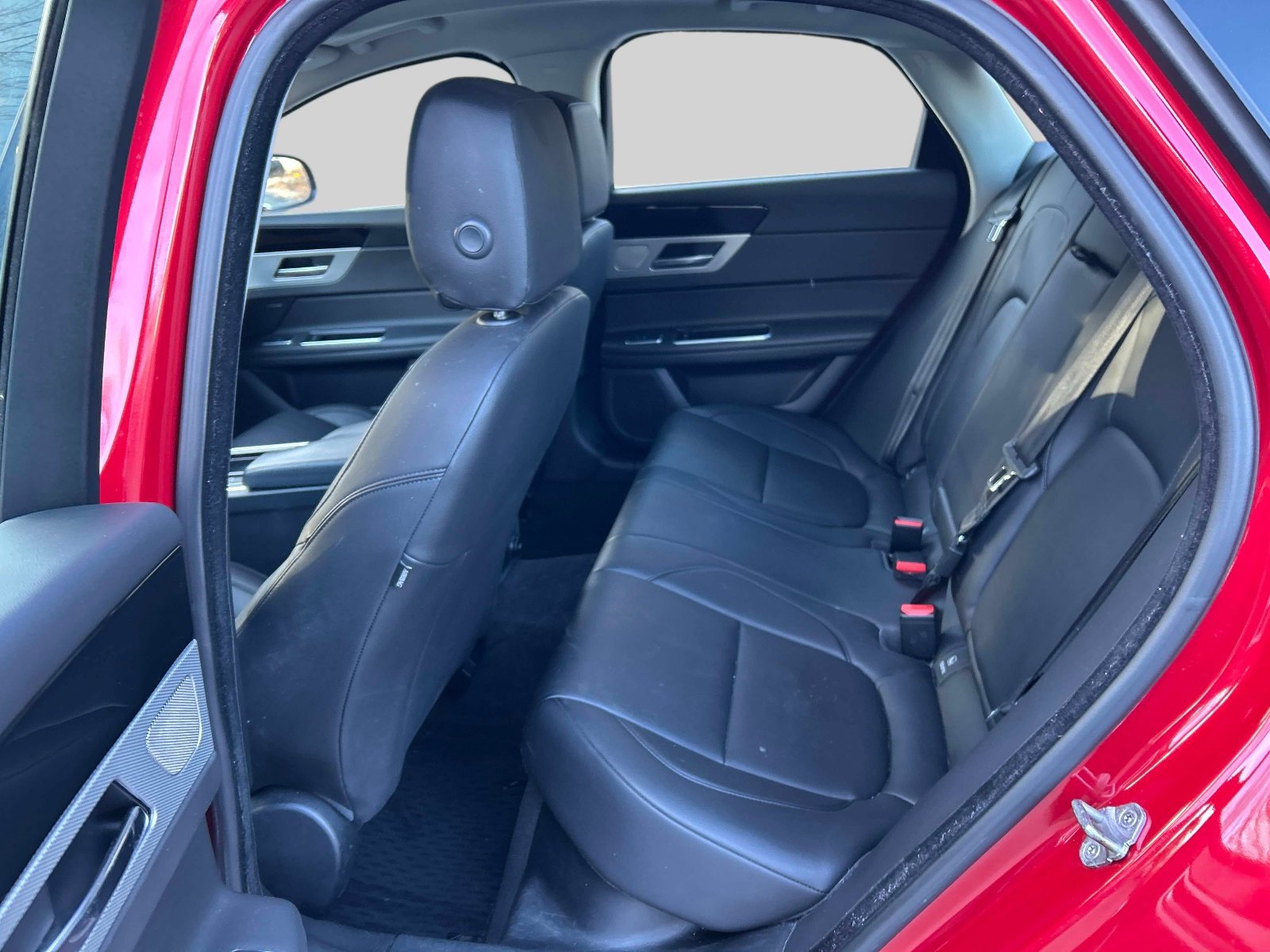 Used 2017 Jaguar XF Premium image 13